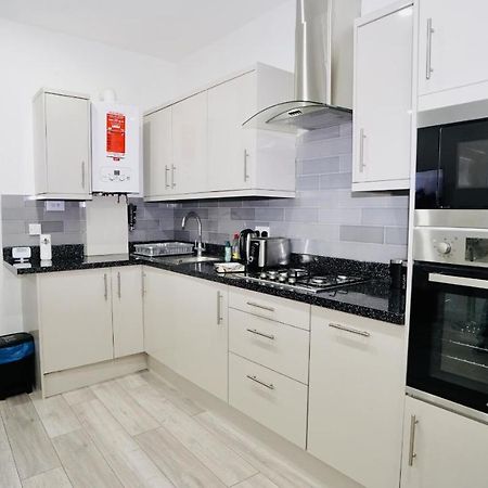 E2M Stays Lovely Apt Close To Ilford Station With Free Parking Kültér fotó