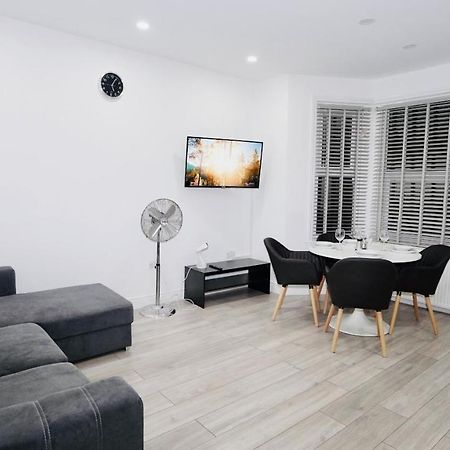 E2M Stays Lovely Apt Close To Ilford Station With Free Parking Kültér fotó